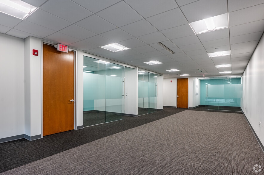 More Photos Of 730 Holiday Dr, Pittsburgh Office For Lease