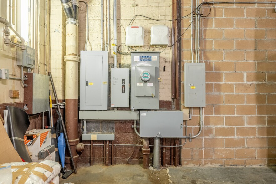 More Photos Of 8950 127th St, Richmond Hill Warehouse For Sale