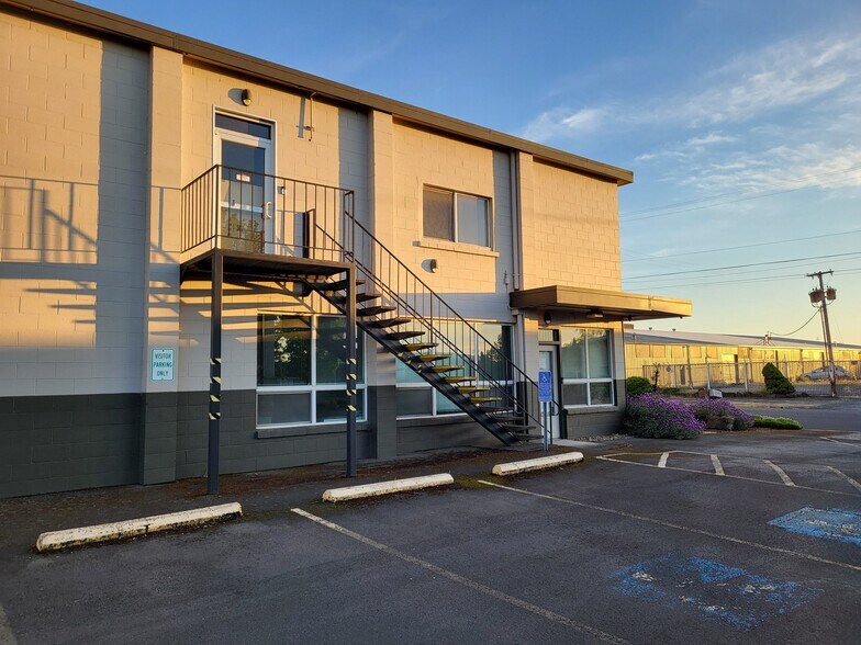 More Photos Of 555 Conger St, Eugene Flex For Sale