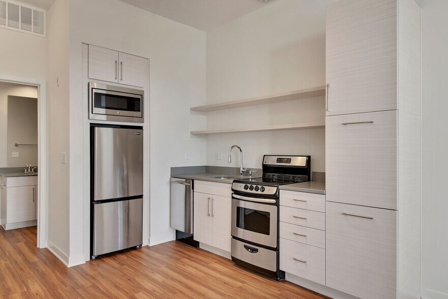 More Photos Of 8045 Metcalf Ave, Overland Park Apartments For Lease