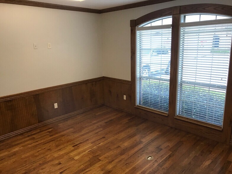 More Photos Of 5592 Davis Blvd, North Richland Hills Office Residential For Sale