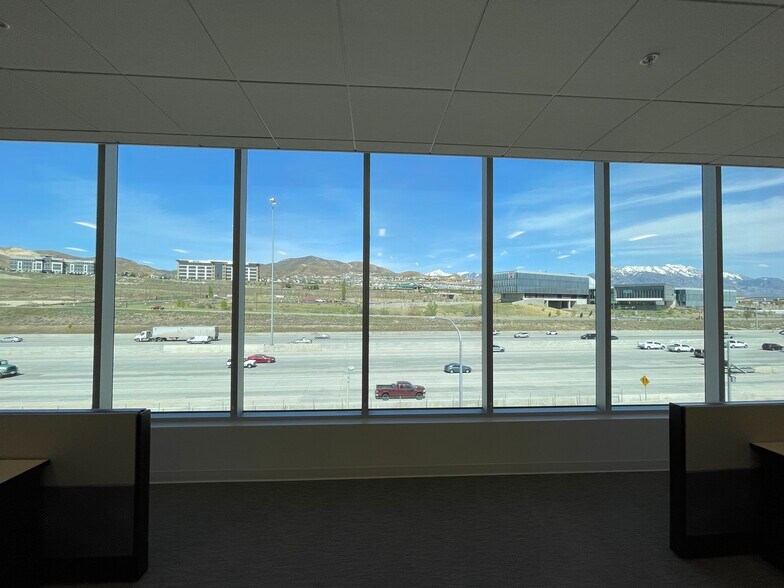 More Photos Of 2901 W Bluegrass Blvd, Lehi Office For Lease