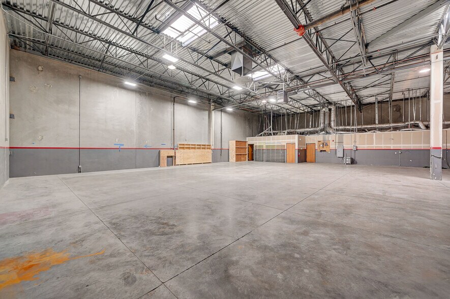 More Photos Of 3908 Civic Center Dr, North Las Vegas Distribution For Lease