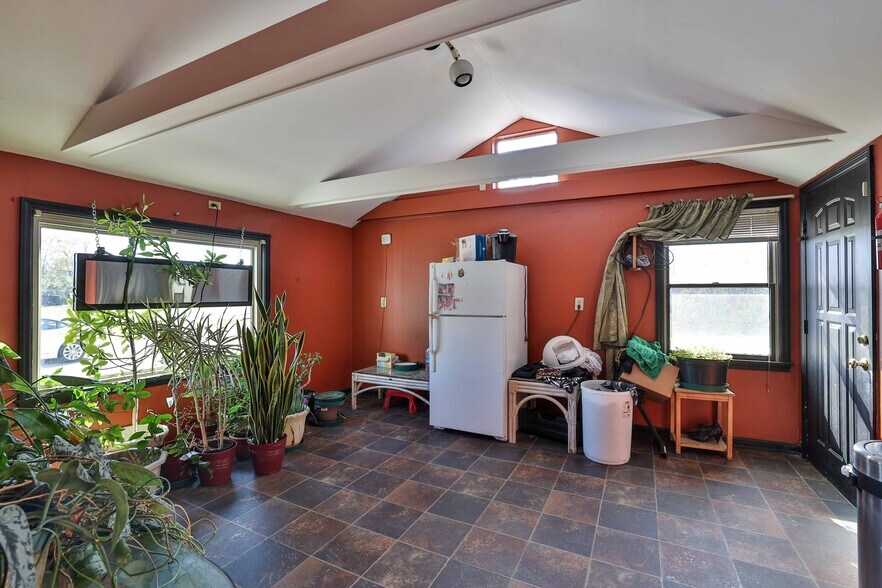 More Photos Of 8523 Cincinnati-Columbus Rd, West Chester Office For Sale