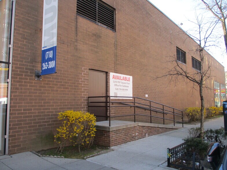 More Photos Of 41-61 Kissena Blvd, Flushing Office For Lease