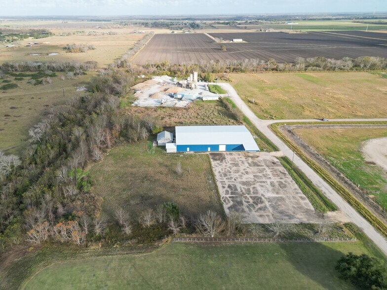 More Photos Of 149 County Road 219, Bay City Warehouse For Sale