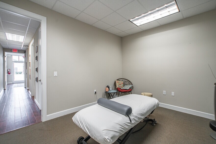 More Photos Of 2219 Sawdust Rd, The Woodlands Office For Sale