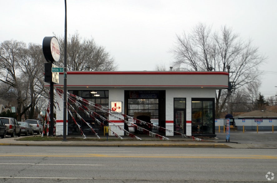 Primary Photo Of 5801 W 95th St, Oak Lawn Auto Repair For Sale