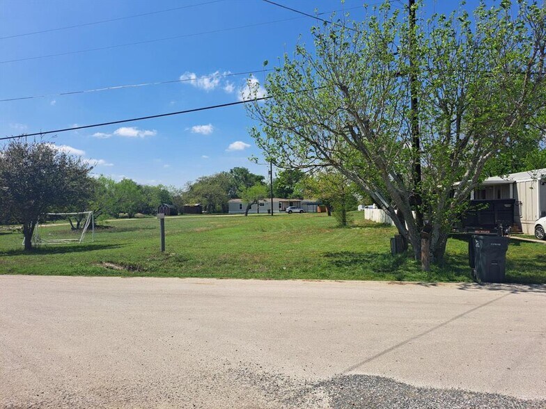 More Photos Of 4000 Burch Drive, Del Valle Land For Sale