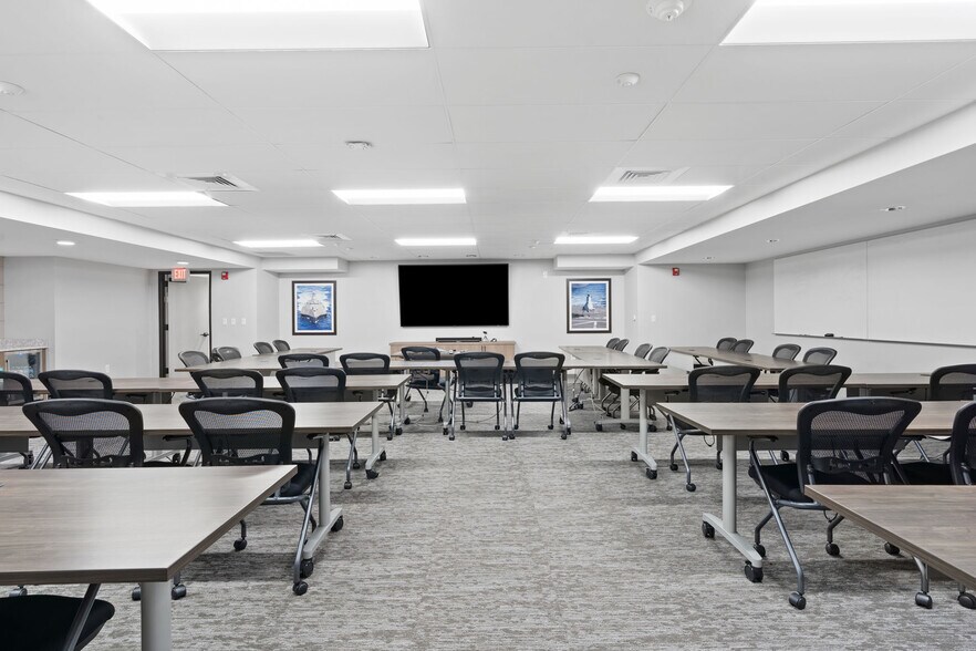 More Photos Of 313-315 Edge Ave, Valparaiso Office For Sale