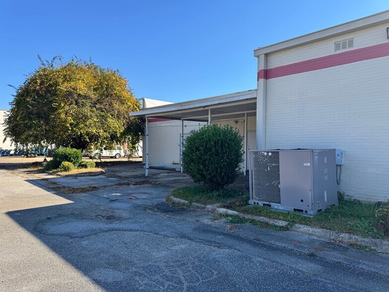 More Photos Of 421 N Gilmer Ave, Lanett General Retail For Sale