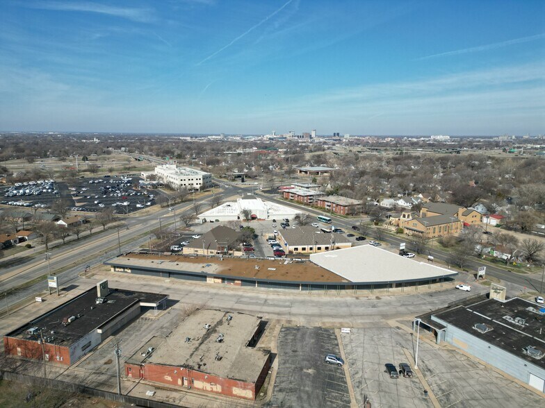 Primary Photo Of 2747 Boulevard Plz, Wichita Unknown For Lease