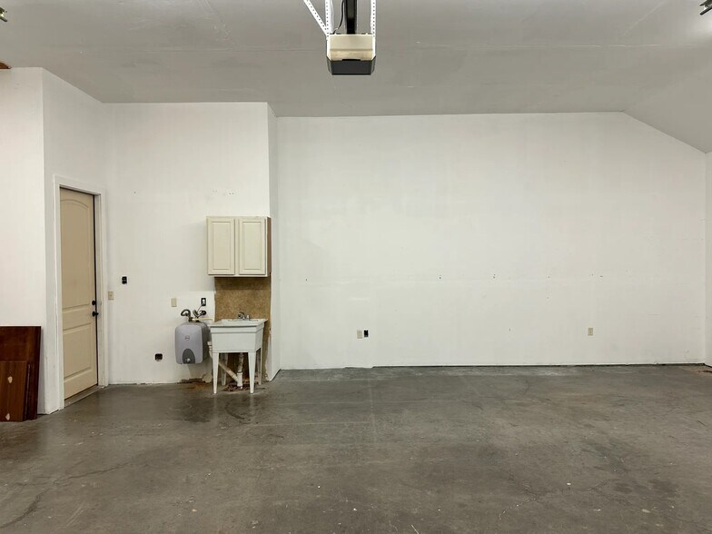 More Photos Of 441 Lone Star Dr, Abilene Office For Sale