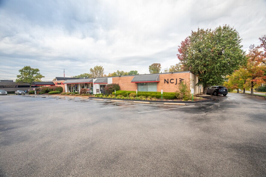 More Photos Of 295 N Lindbergh Blvd, Saint Louis Freestanding For Sale