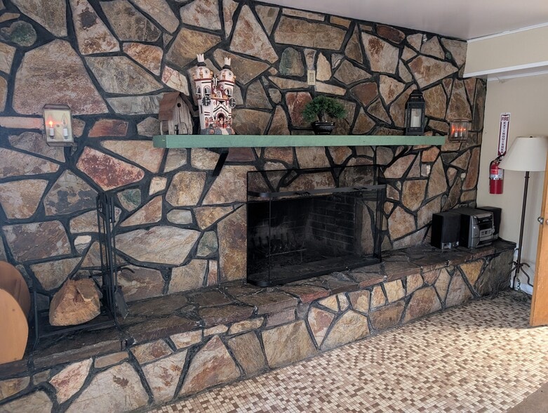 More Photos Of 101 Marapai Rd, Prescott Specialty For Sale