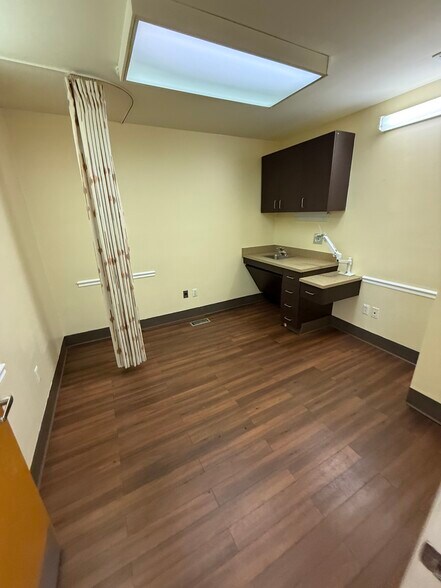 More Photos Of 120 Madison Ave, Mount Holly Medical For Lease