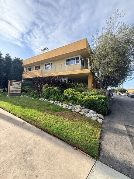 More Photos Of 1441 Superior Ave, Newport Beach Office Residential For Lease