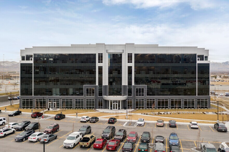 More Photos Of 13907 S Minuteman Dr, Draper Office For Lease