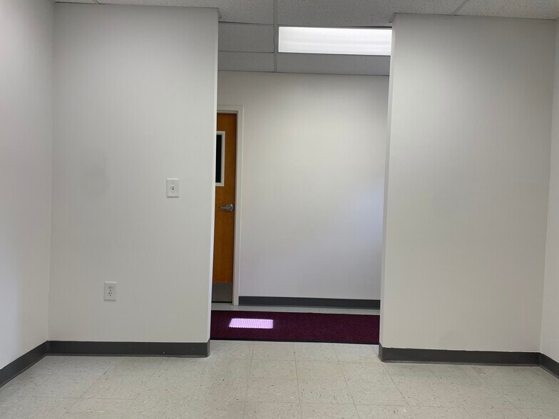 More Photos Of 2141 Eastview Pky, Conyers Office For Sale