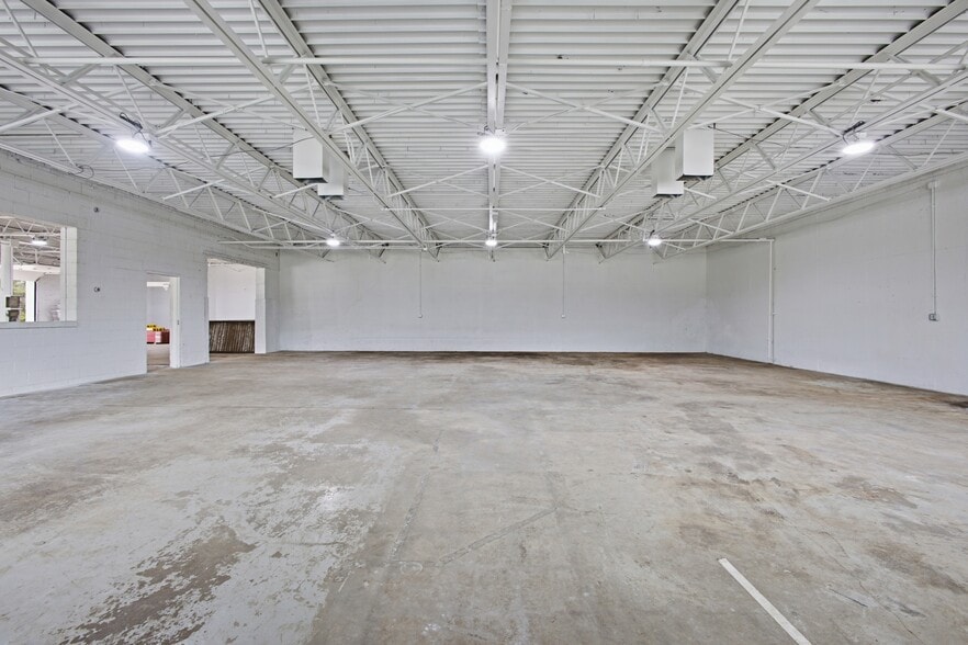 More Photos Of 5629 Raytown Rd, Raytown Industrial For Sale