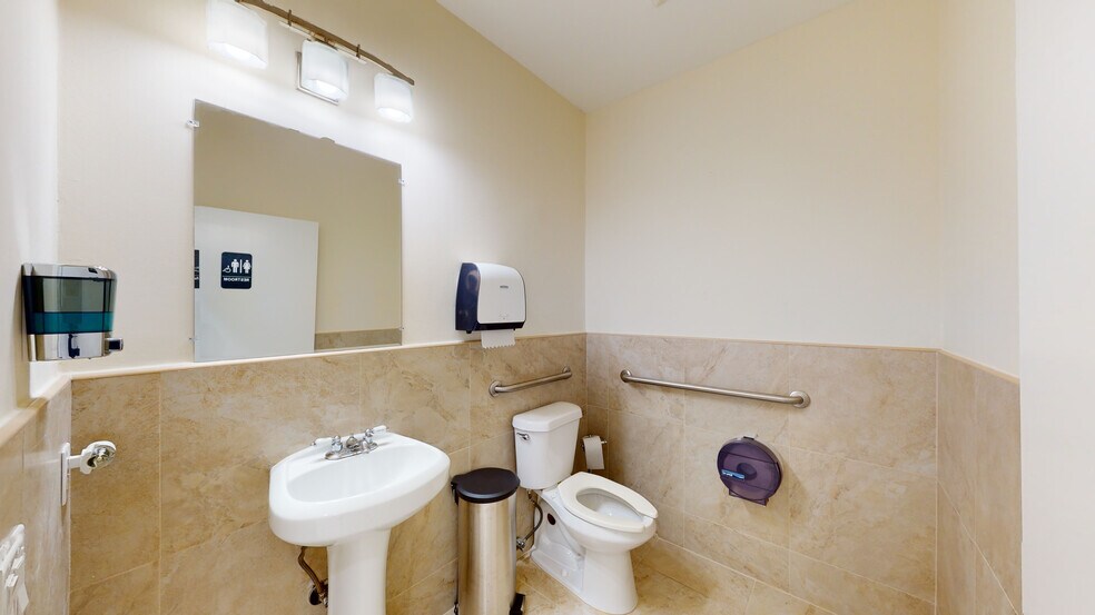 More Photos Of 235 W 49th St, Hialeah Medical For Sale