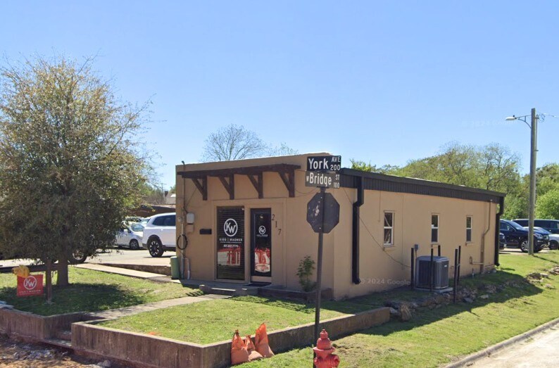 Primary Photo Of 217 York Ave, Weatherford General Retail For Lease