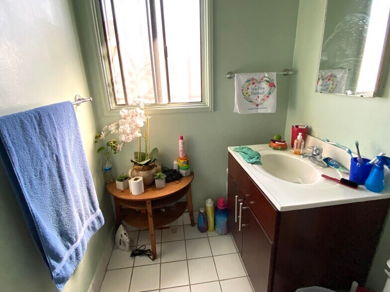 More Photos Of 5444 International Blvd, Oakland Apartments For Sale