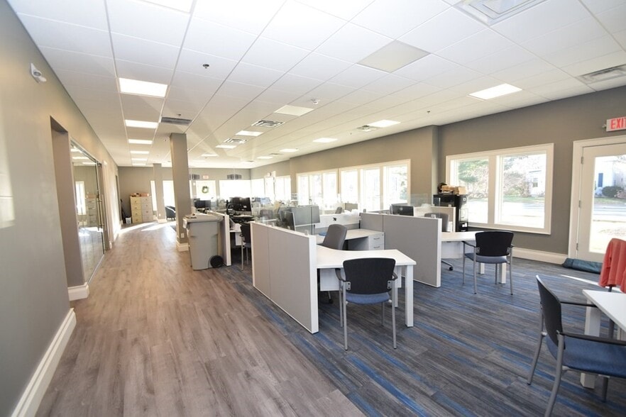 More Photos Of 181 S Franklin St, Holbrook Office For Sale