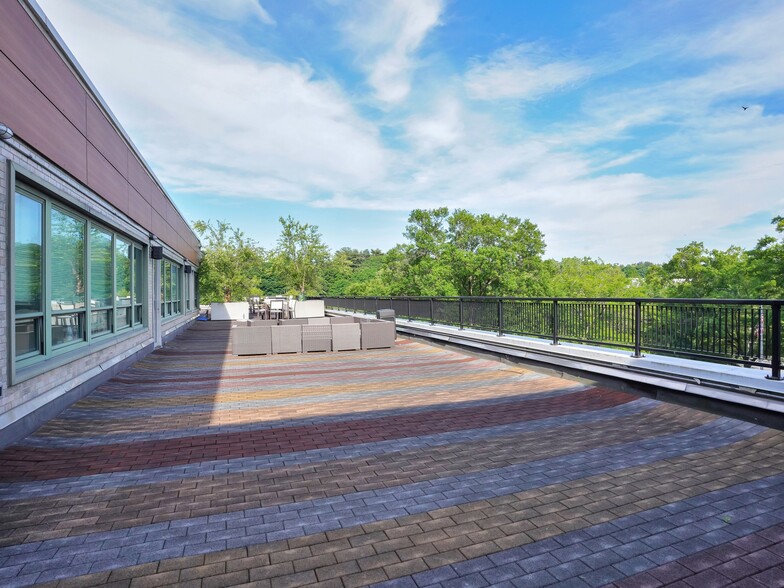 More Photos Of 120 Bloomingdale Rd, White Plains Office For Lease