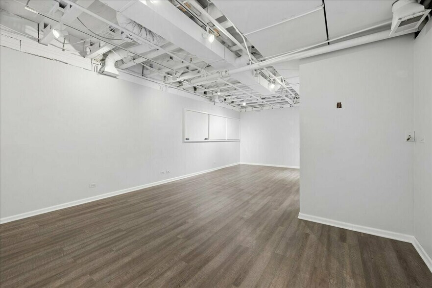 More Photos Of 509 W Old Northwest Highway, Barrington Office Residential For Lease