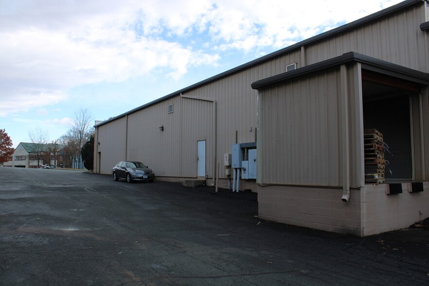 More Photos Of 607 Woodbrook Dr, Charlottesville Freestanding For Lease
