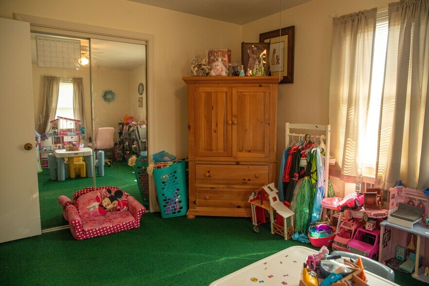 More Photos Of 719 S DuPont Blvd, Milford Flex For Sale