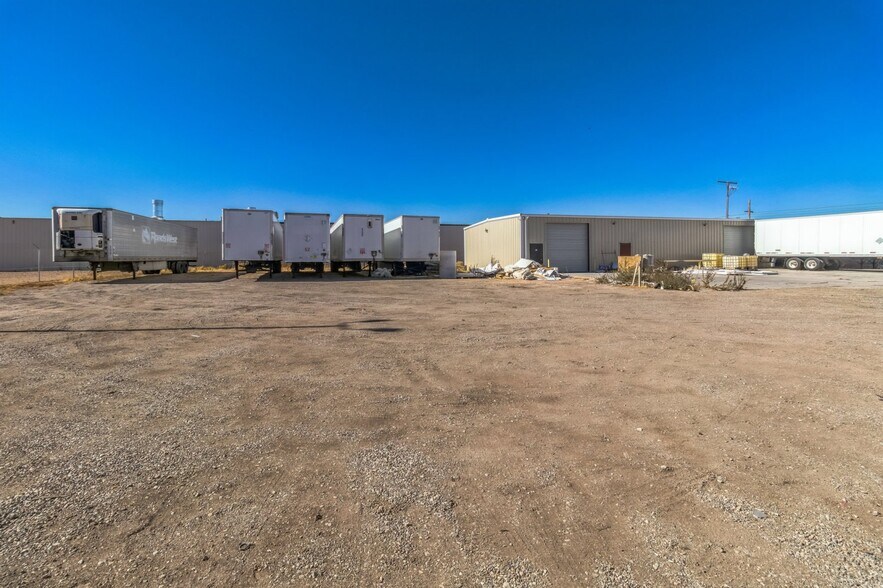 More Photos Of 17265 Darwin Ave, Hesperia Service For Lease