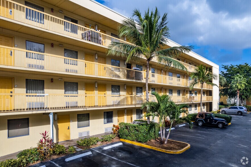 More Photos Of 5981 Okeechobee Blvd, West Palm Beach Hotel For Sale