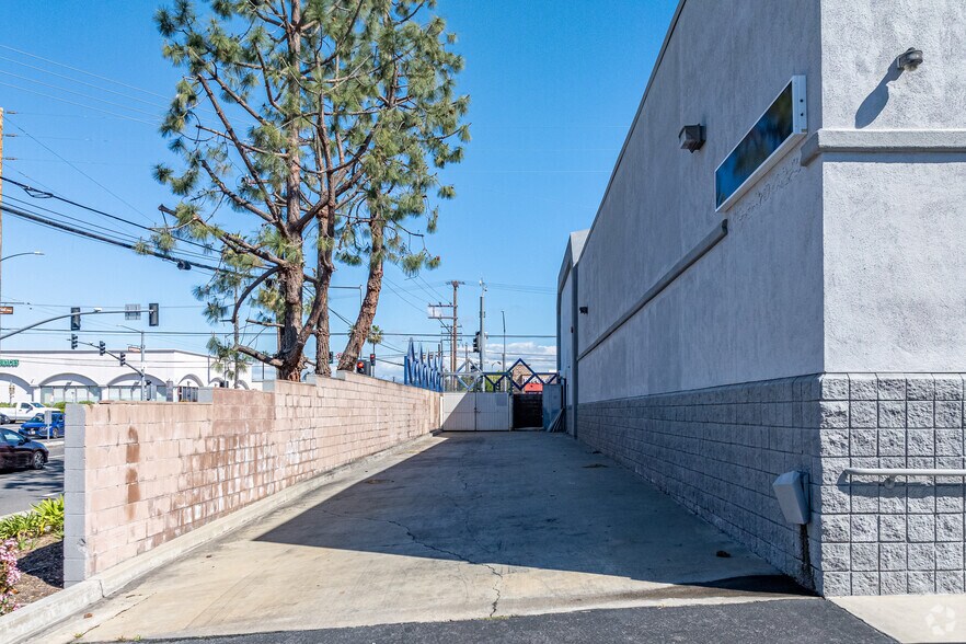 More Photos Of 15800 Imperial Hwy, La Mirada Drugstore For Lease