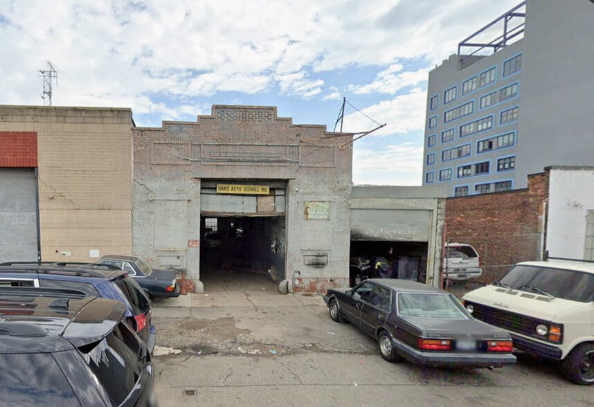 More Photos Of 423 W 218th St, New York General Retail For Sale