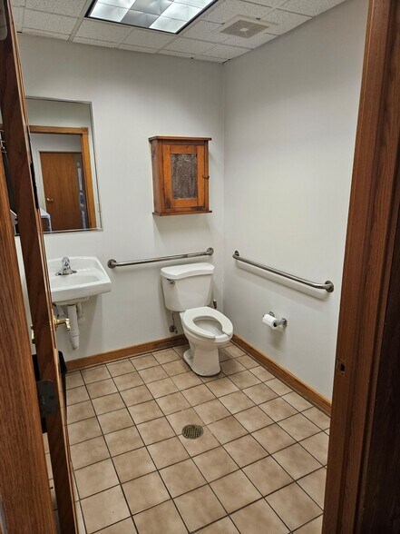 More Photos Of 6400 W College Dr, Palos Heights Medical For Lease