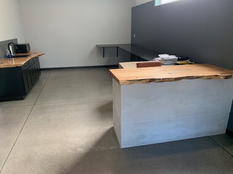 More Photos Of 110 3rd St, Lynden Storefront Retail Office For Lease