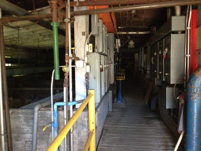 More Photos Of 157 Columbia St, Lee Warehouse For Sale