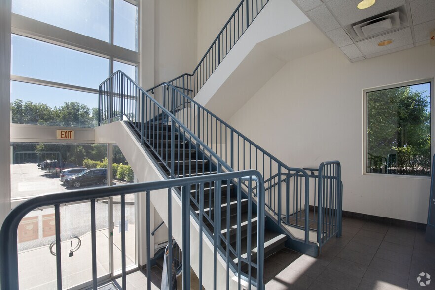 More Photos Of 214 Wall St, Huntington Medical For Lease