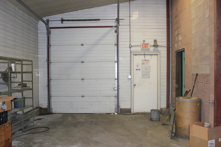 More Photos Of 1954 10 Av NW, Medicine Hat Warehouse For Sale