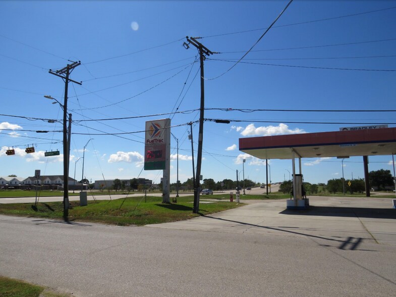More Photos Of 3002 Nall St, Port Neches General Retail For Sale