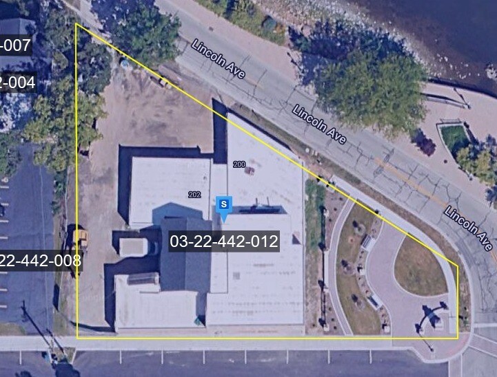 More Photos Of 200 N Washington St, West Dundee Office For Lease