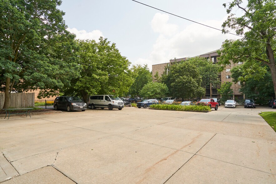 More Photos Of 682 W Market St, Akron Medical For Sale