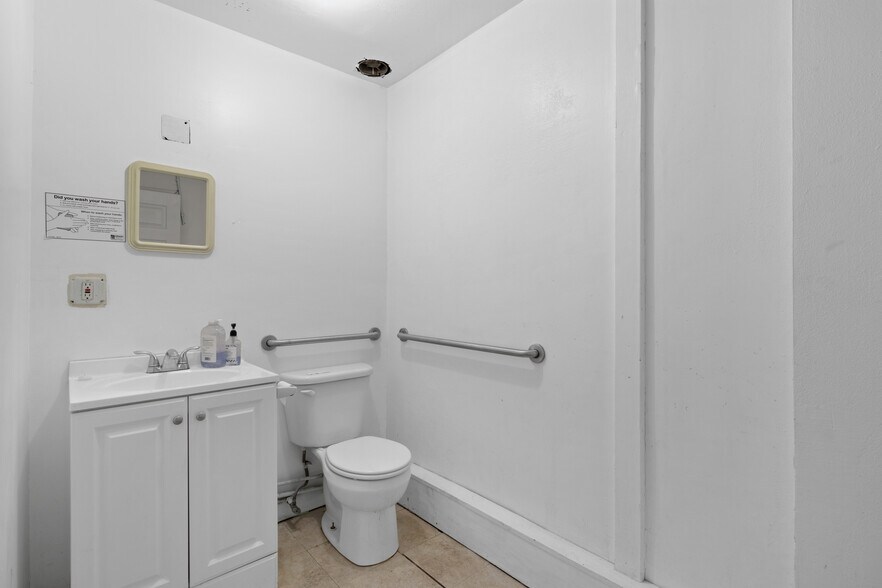 More Photos Of 4434 NE Sandy Blvd, Portland Freestanding For Sale