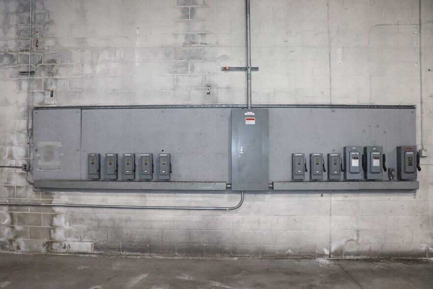 More Photos Of 1 Nablus Rd, Wakefield Distribution For Lease