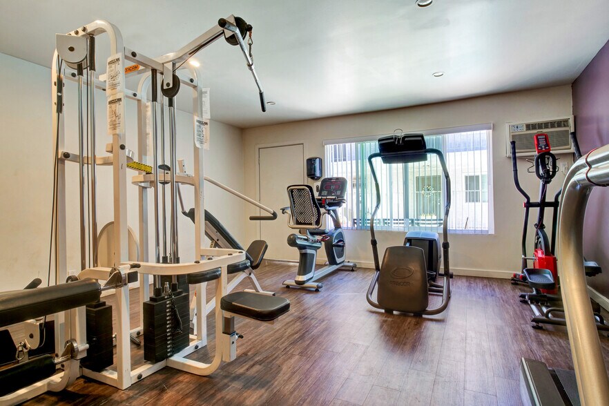 More Photos Of 14849 Vanowen St, Van Nuys Apartments For Sale