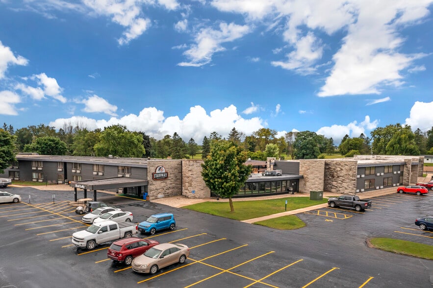More Photos Of 250 W Church St, Mishicot Hotel For Sale