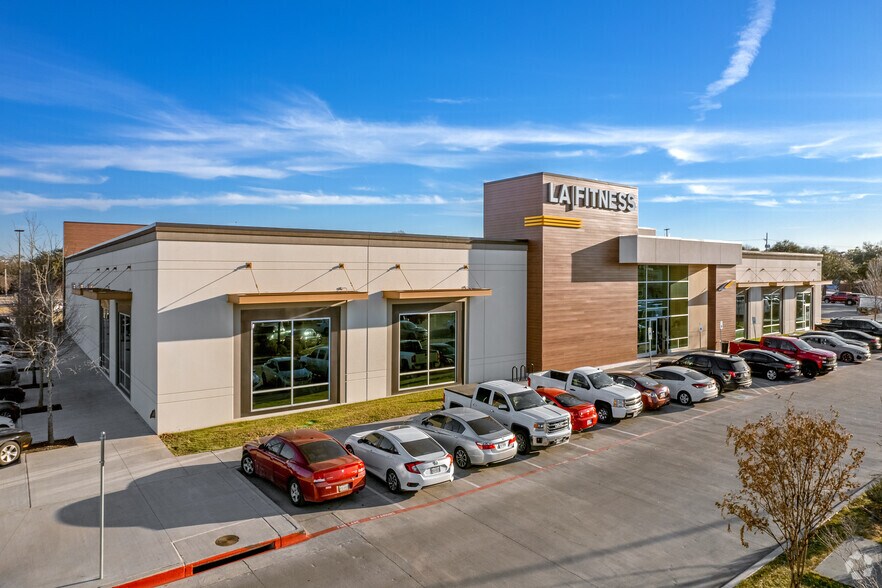 More Photos Of 655-700 W Illinois Ave, Dallas Unknown For Lease