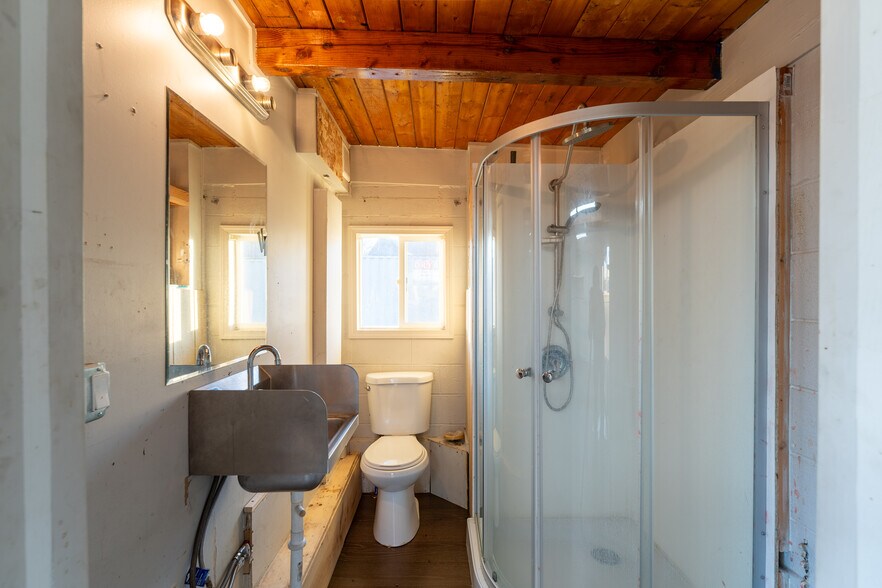 More Photos Of 292 State Highway 505, Winlock Flex For Lease